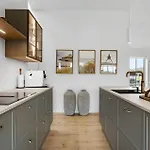 3 Bedroom Lovely In 別荘 *