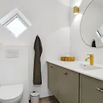 3 Bedroom Lovely In 別荘 *