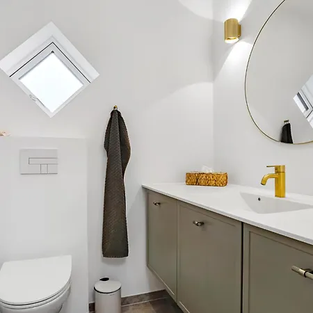 3 Bedroom Lovely In Σπίτι διακοπών *