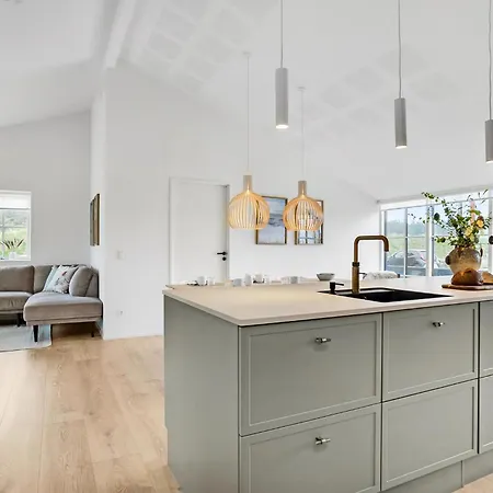 3 Bedroom Lovely In Holiday home